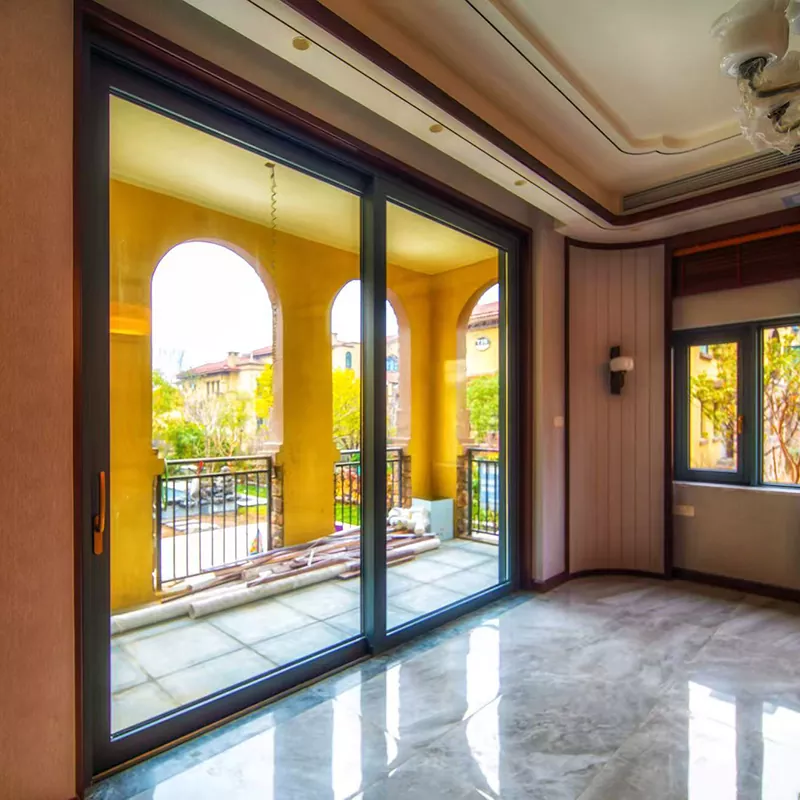 Puerta corrediza de balcón con protección térmica y aislamiento de aluminio